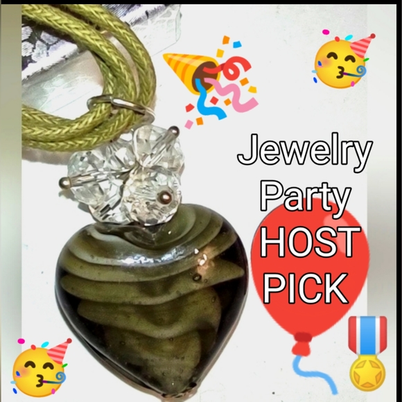 Murano Glass Heart Pendant - Picture 4 of 17